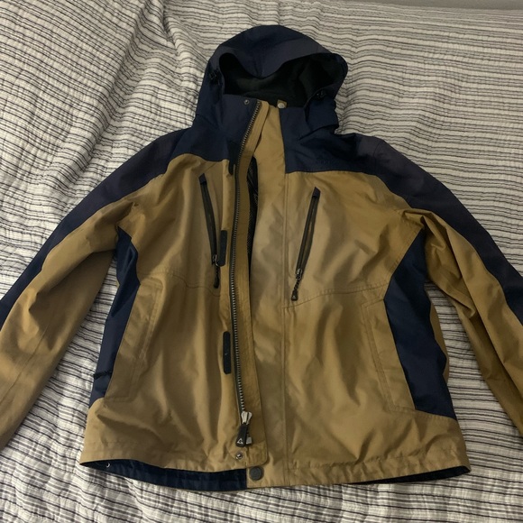 Gerry Shell Jacket - Perfect Outer Layer for Snowboarding/Skiing - Picture 3 of 8